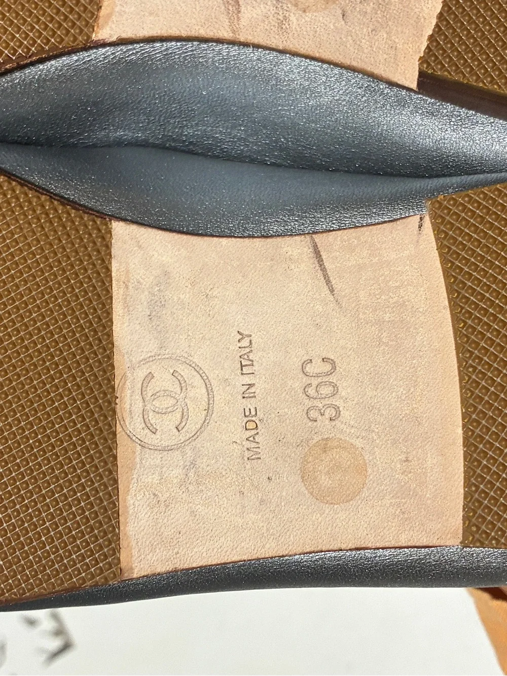 CHANEL Metallic Silver Leather CC Logo Ballet Flats